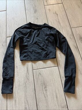 Black Long-Sleeve Cropped Active Top